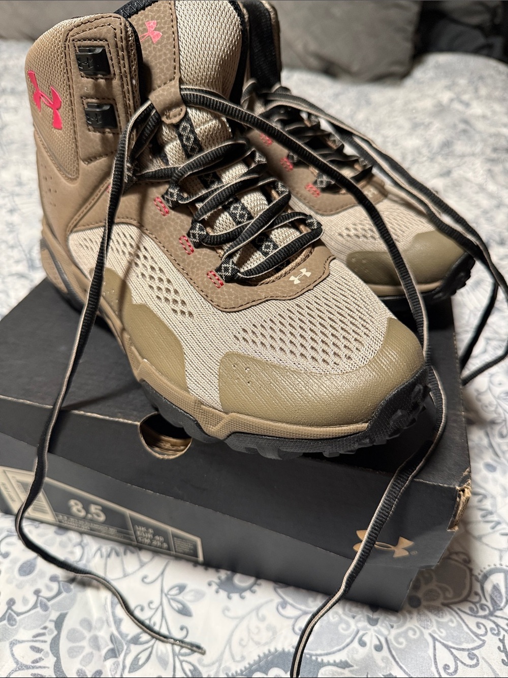 Under Armour Women’s Glenrock mid trail boot